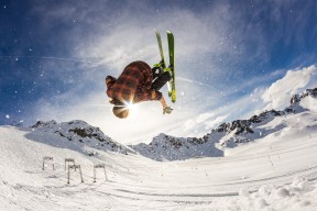 比赛中版图逆转，落后选手逆袭夺冠