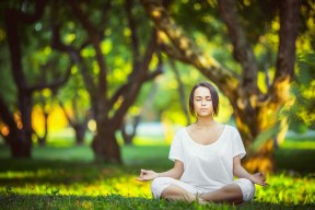 红魔星光：比利时足球女将与西班牙会师，比利时足球美女