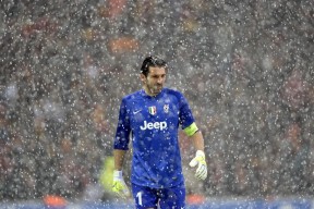 是否应推动球员与高中篮球教练结对共建，篮球教练和家长沟通的方法