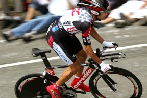 美国男足在巴黎奥运会比赛中以2-0战胜新西兰，美国男足vs巴西